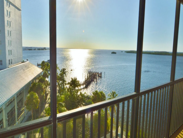 Lovely Punta Rassa 2 Bedroom Condo