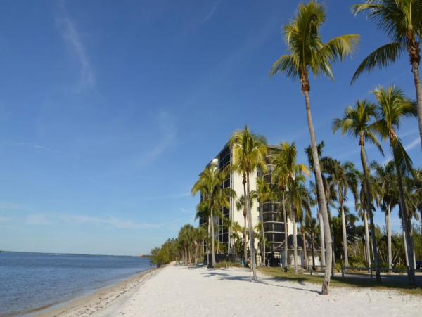 Lovely Punta Rassa 2 Bedroom Condo