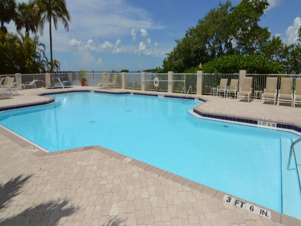 Lovely Punta Rassa 2 Bedroom Condo