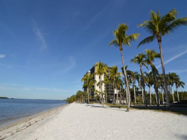 Fort Myers Vacation Rental Sleeps Six Guests.