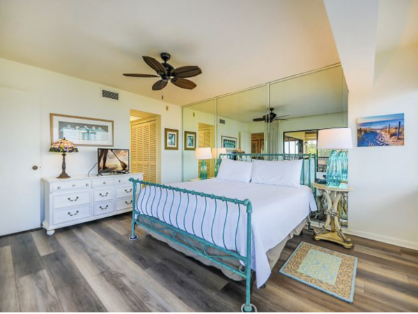 Bay view 2 bedrooms Condo Close to Restaurants Shops and Beach