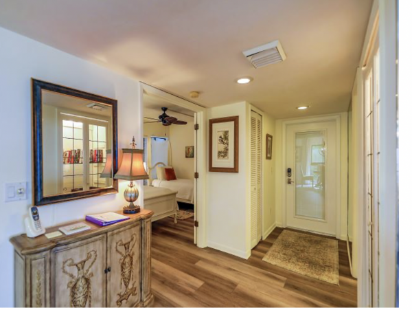 Bay view 2 bedrooms Condo Close to Restaurants Shops and Beach