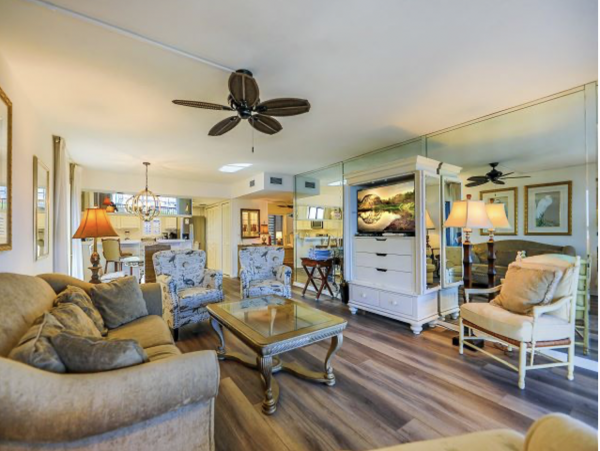 Bay view 2 bedrooms Condo Close to Restaurants Shops and Beach