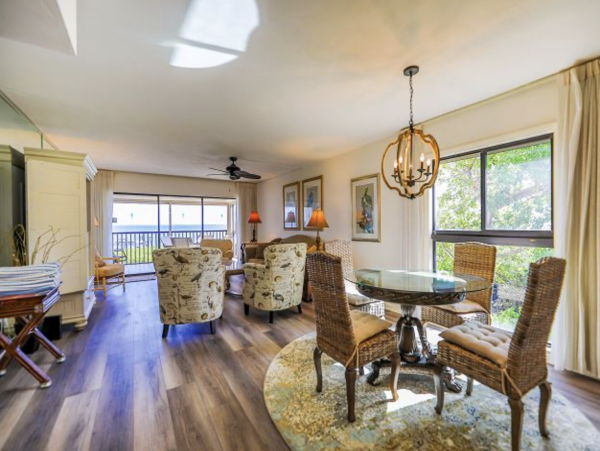 Bay view 2 bedrooms Condo Close to Restaurants Shops and Beach