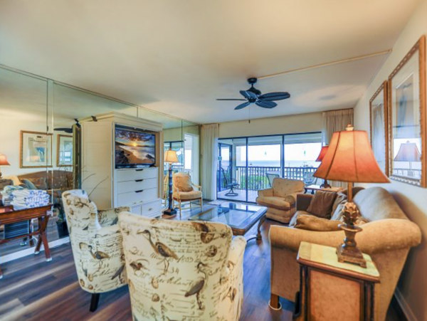 Bay view 2 bedrooms Condo Close to Restaurants Shops and Beach