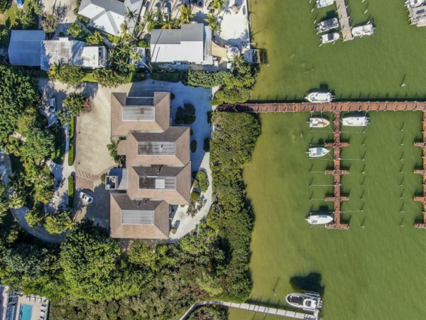 Bay view 2 bedrooms Condo Close to Restaurants Shops and Beach