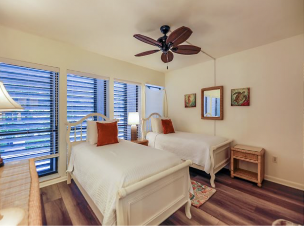 Bay view 2 bedrooms Condo Close to Restaurants Shops and Beach