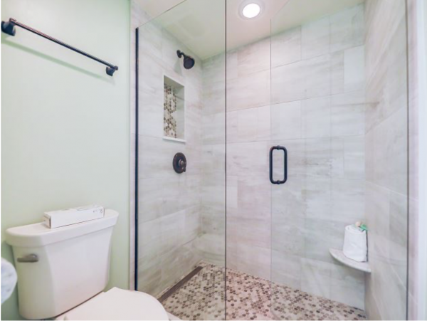 Bay view 2 bedrooms Condo Close to Restaurants Shops and Beach