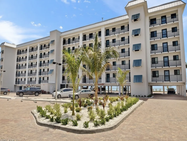 Fort Myers Beach Vacation Rental | 2-Bedroom Condo with Pool & Gulf Views