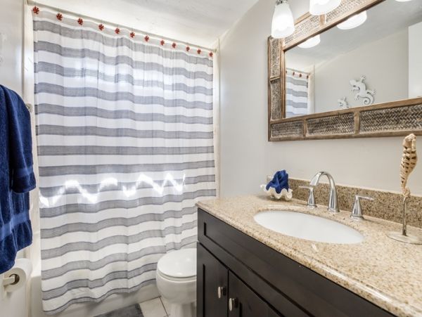 Bradenton Beach Great Value Two Bedroom Condo Walk to Beach