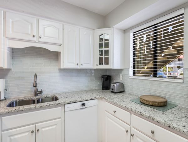 Bradenton Beach Great Value Two Bedroom Condo Walk to Beach