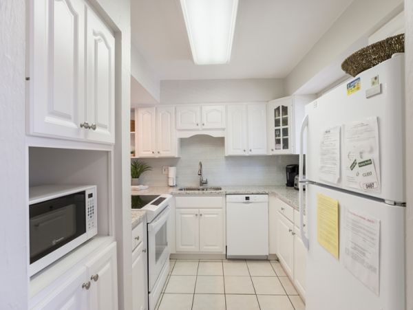 Bradenton Beach Great Value Two Bedroom Condo Walk to Beach