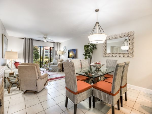 Bradenton Beach Great Value Two Bedroom Condo Walk to Beach