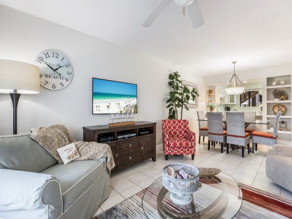 Bradenton Beach Great Value Two Bedroom Condo Walk to Beach