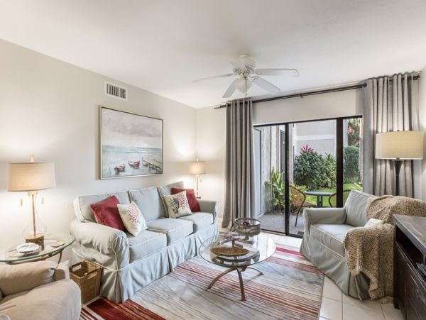 Bradenton Beach Great Value Two Bedroom Condo Walk to Beach
