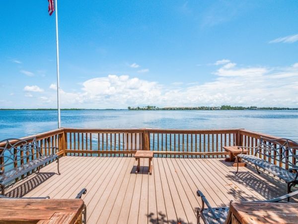 Bradenton Beach Great Value Two Bedroom Condo Walk to Beach