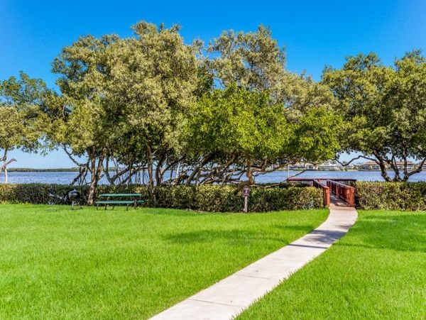 Bradenton Beach Great Value Two Bedroom Condo Walk to Beach