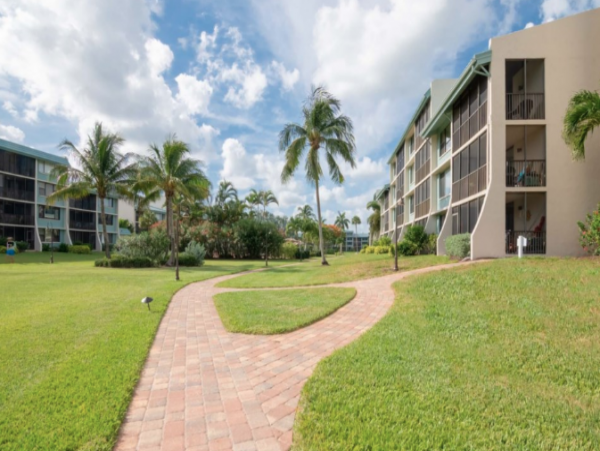 Sanibel Beach Two Bedroom Condo Sleeps 8 Guests