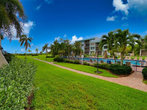 Sanibel Beach Two Bedroom Condo Sleeps 8 Guests