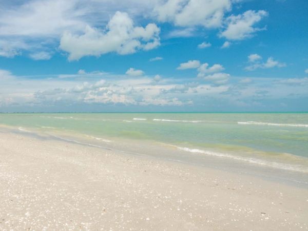Sanibel Beach Two Bedroom Condo Sleeps 8 Guests