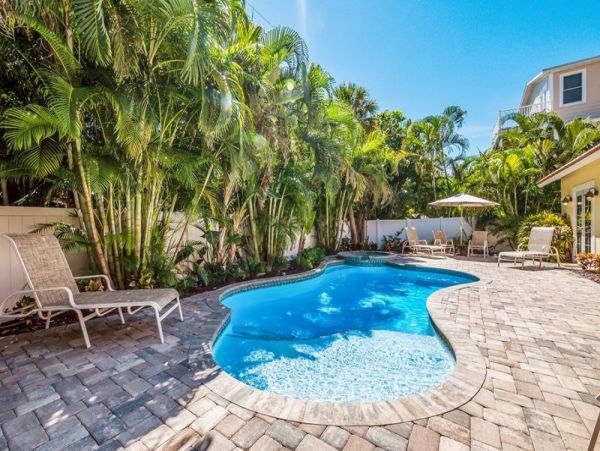 Rental Luxury All The Way Ground Level 4 Bedroom 4 Bath