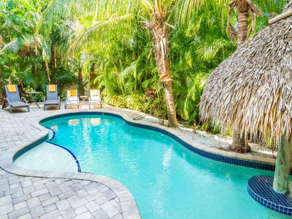 Anna Maria Rental You Can Almost Throw Frizbee to the Beach