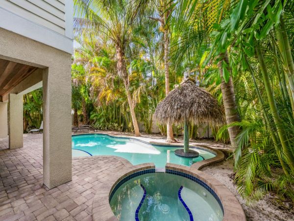 Anna Maria Rental You Can Almost Throw Frizbee to the Beach