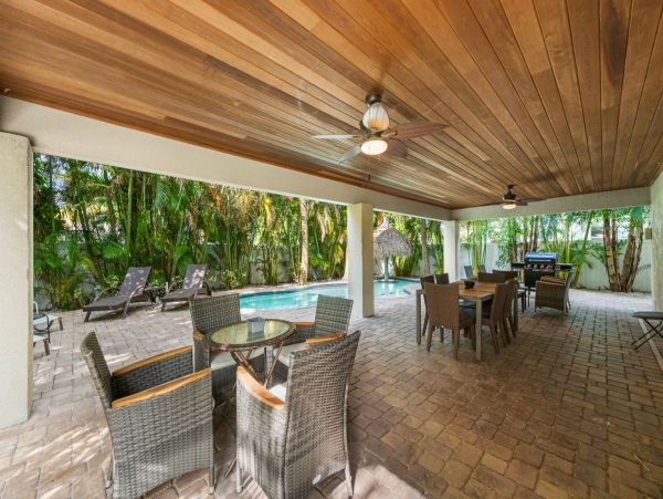 Anna Maria Rental You Can Almost Throw Frizbee to the Beach