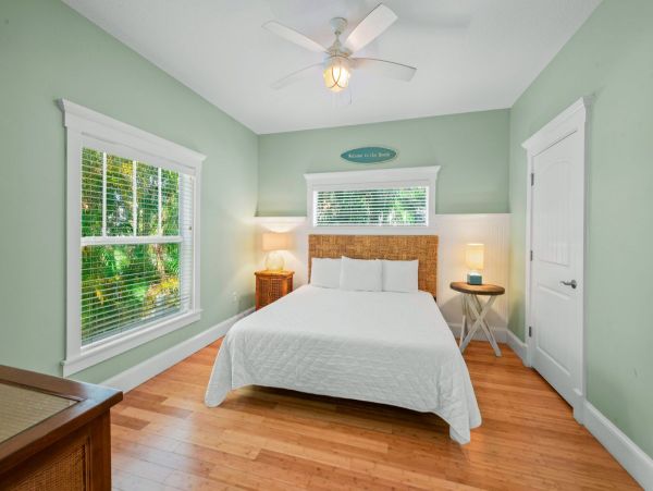 Anna Maria Rental You Can Almost Throw Frizbee to the Beach