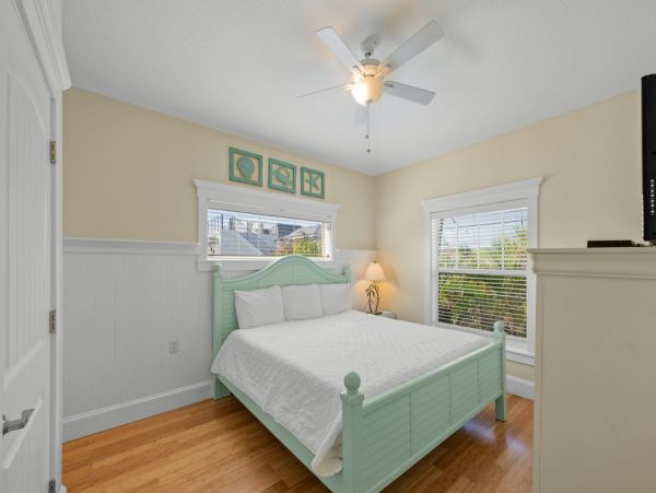 Anna Maria Rental You Can Almost Throw Frizbee to the Beach