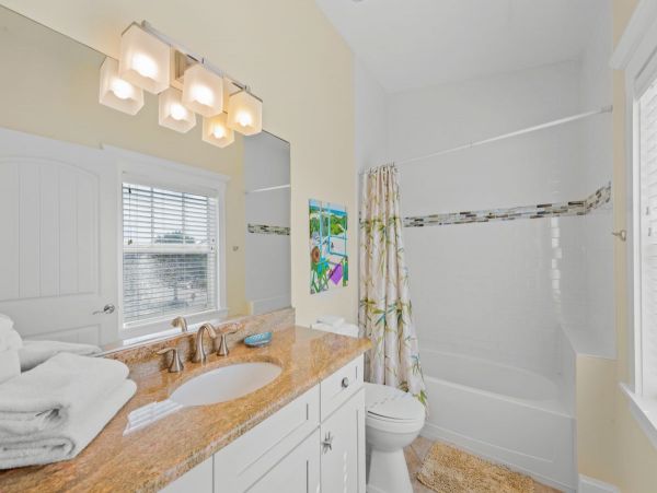 Anna Maria Rental You Can Almost Throw Frizbee to the Beach