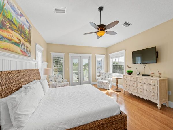 Anna Maria Rental You Can Almost Throw Frizbee to the Beach