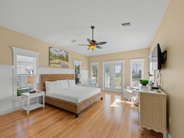 Anna Maria Rental You Can Almost Throw Frizbee to the Beach