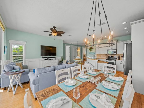Anna Maria Rental You Can Almost Throw Frizbee to the Beach