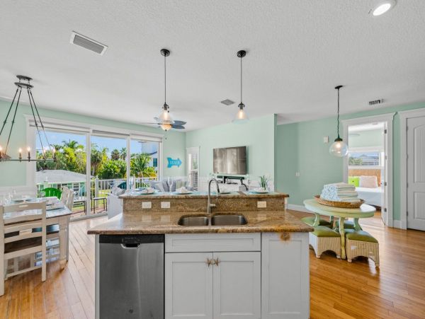 Anna Maria Rental You Can Almost Throw Frizbee to the Beach