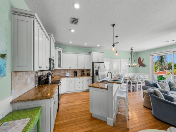 Anna Maria Rental You Can Almost Throw Frizbee to the Beach