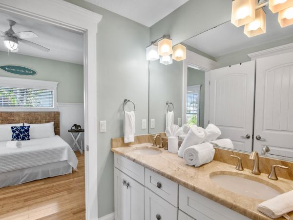 Anna Maria Rental You Can Almost Throw Frizbee to the Beach