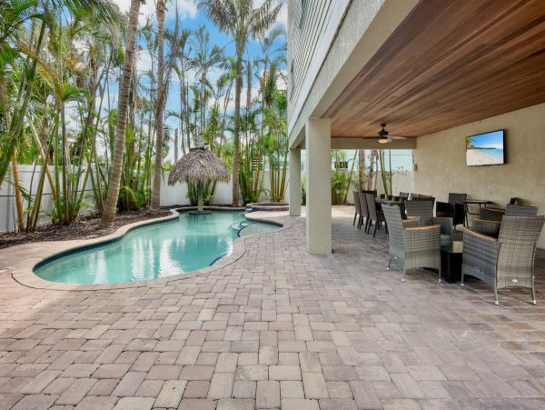 Anna Maria Rental You Can Almost Throw Frizbee to the Beach