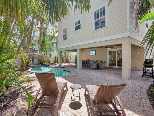 Anna Maria Rental You Can Almost Throw Frizbee to the Beach