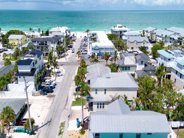 Anna Maria Rental You Can Almost Throw Frizbee to the Beach