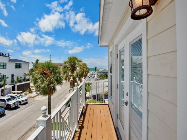 Anna Maria Rental You Can Almost Throw Frizbee to the Beach