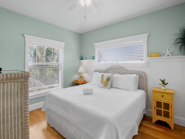 Anna Maria Rental You Can Almost Throw Frizbee to the Beach