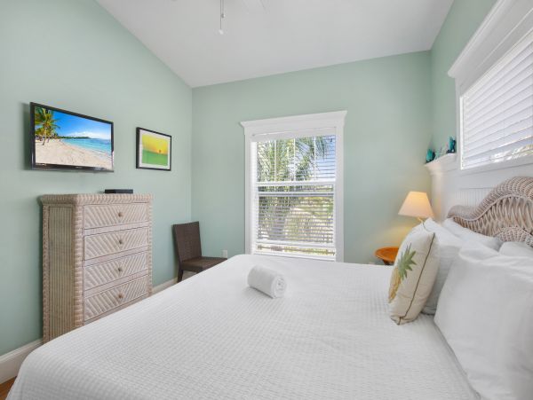 Anna Maria Rental You Can Almost Throw Frizbee to the Beach