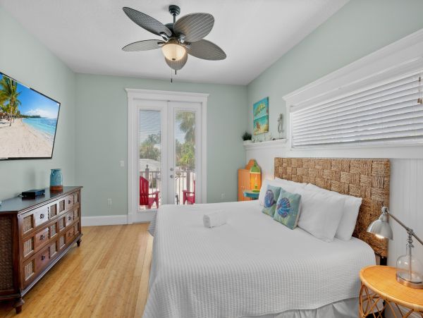 Anna Maria Rental You Can Almost Throw Frizbee to the Beach
