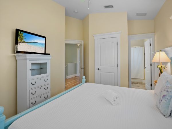 Anna Maria Rental You Can Almost Throw Frizbee to the Beach