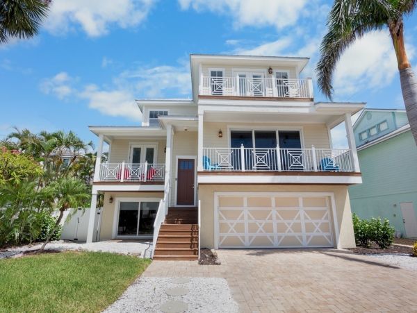 Anna Maria Rental You Can Almost Throw Frizbee to the Beach
