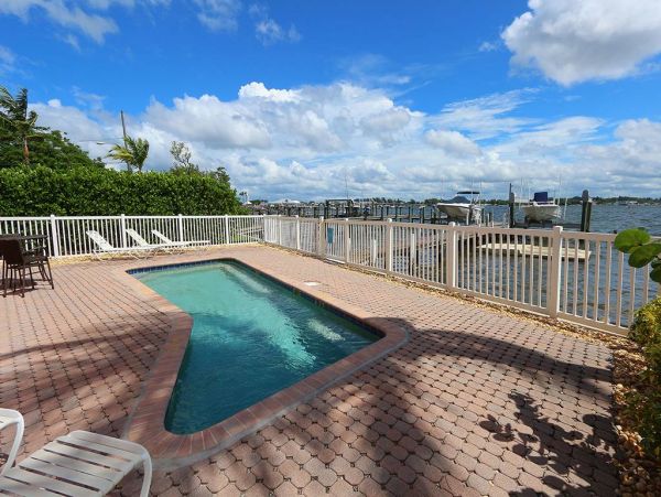 Bradenton Beach Luxury Condos with Two Bedrooms Bay Views