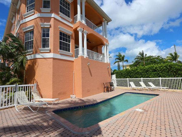 Bradenton Beach Luxury Condos with Two Bedrooms Bay Views