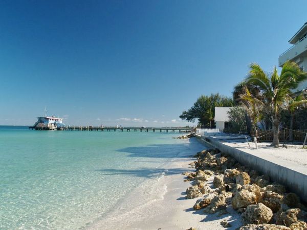 Bradenton Beach Luxury Condos with Two Bedrooms Bay Views