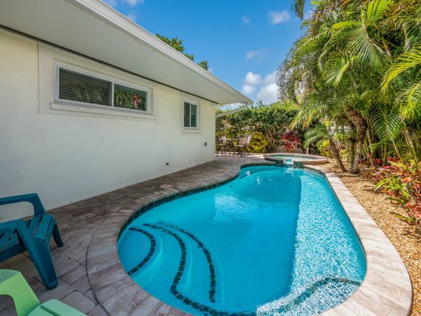 Two Bedroom Anna Maria Island Pool Home 2 Blocks to Beaches